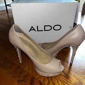 Aldo high heel shoes size 9